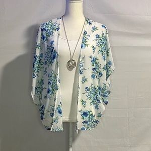 Cute and stylish sheer duster for the office or brunch.